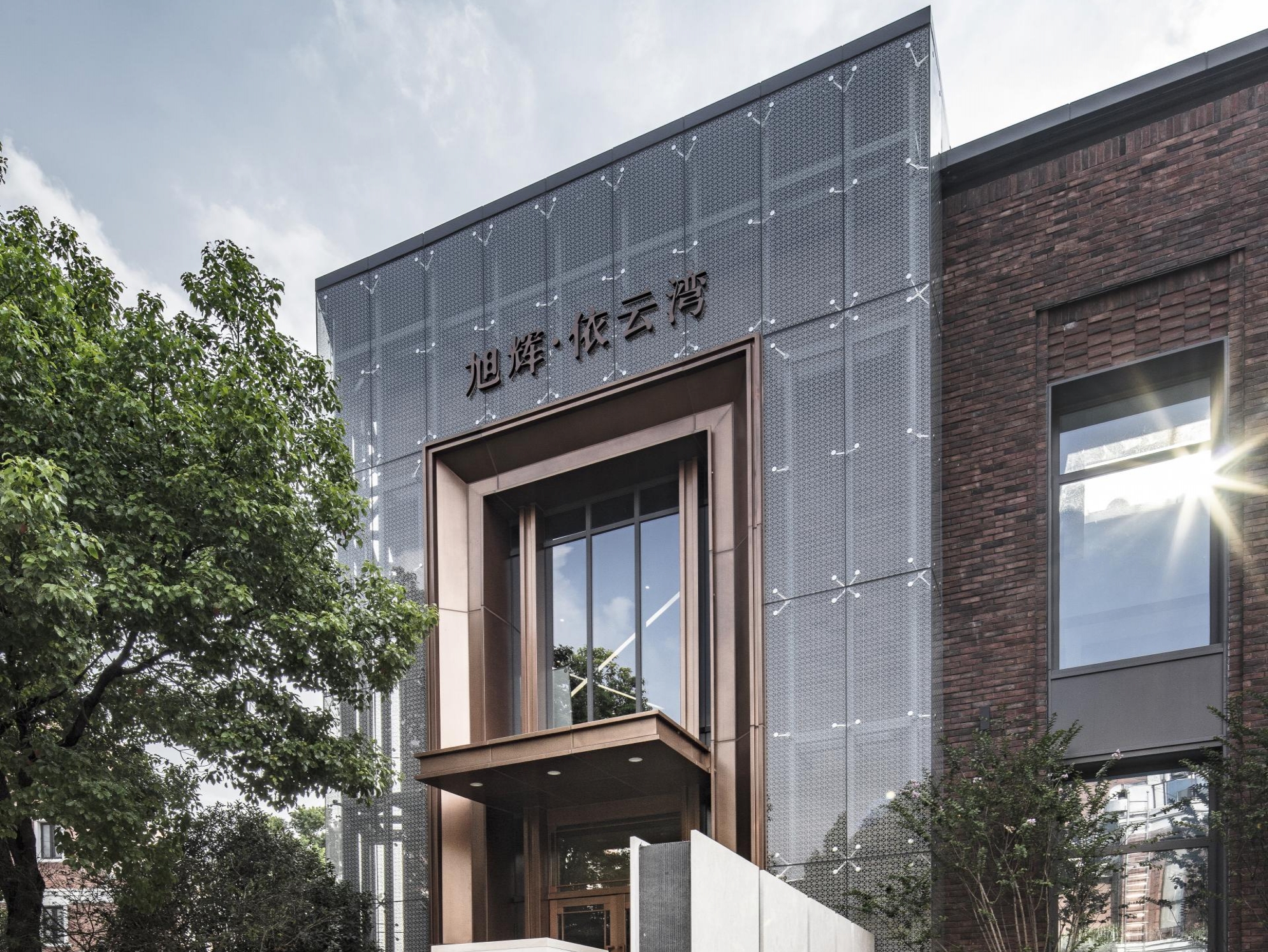 1564068500_1989x1493